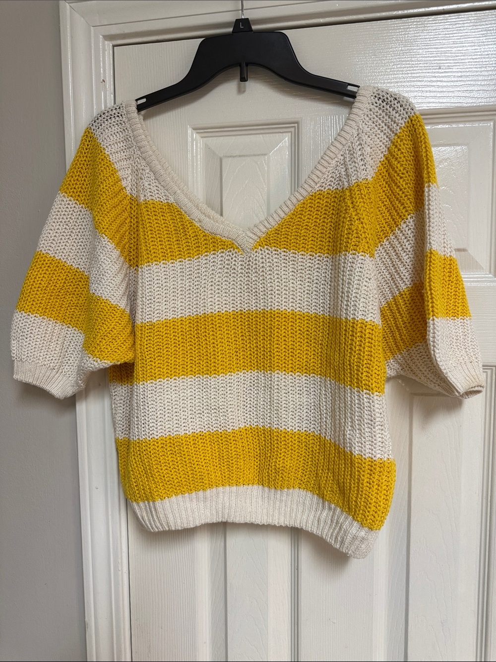 METRO V‑Neck Striped Short‑Sleeve Sweater – Yellow & Cream